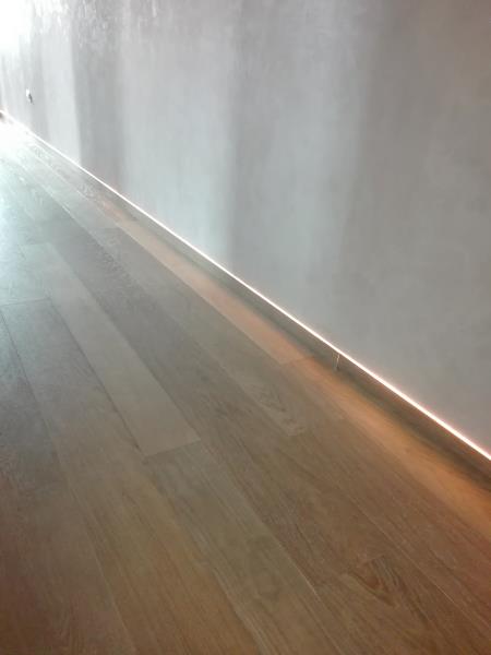 Battiscopa a Filo Muro con Led retrostante 2