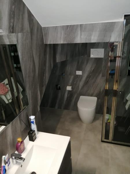 Rivestimento bagno con Lvt 4